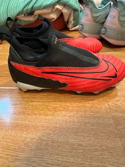 Soccer cleats
