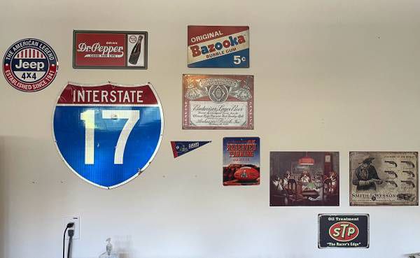 Lot Of 10 Garage Signs ( Pick Up Only)