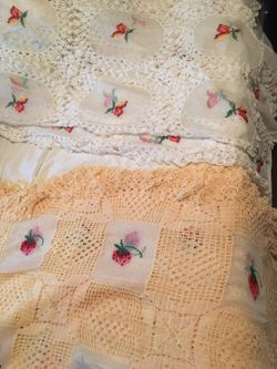 Hand knit tablecloth. Fits a table of 6 chairs!