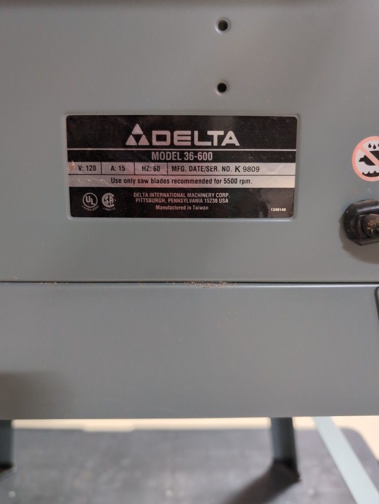 Delta Table Saw MODEL 36-600 WITH ATTACHMENTS