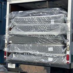 Manufacturer Clearance Wholesale Prices on Name Brand Mattress