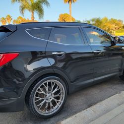 Hyundai Santa Fe, Low Miles, Smogged, 4 Cylinder Gas Saver, 22"rims, Runs And Drives Great 