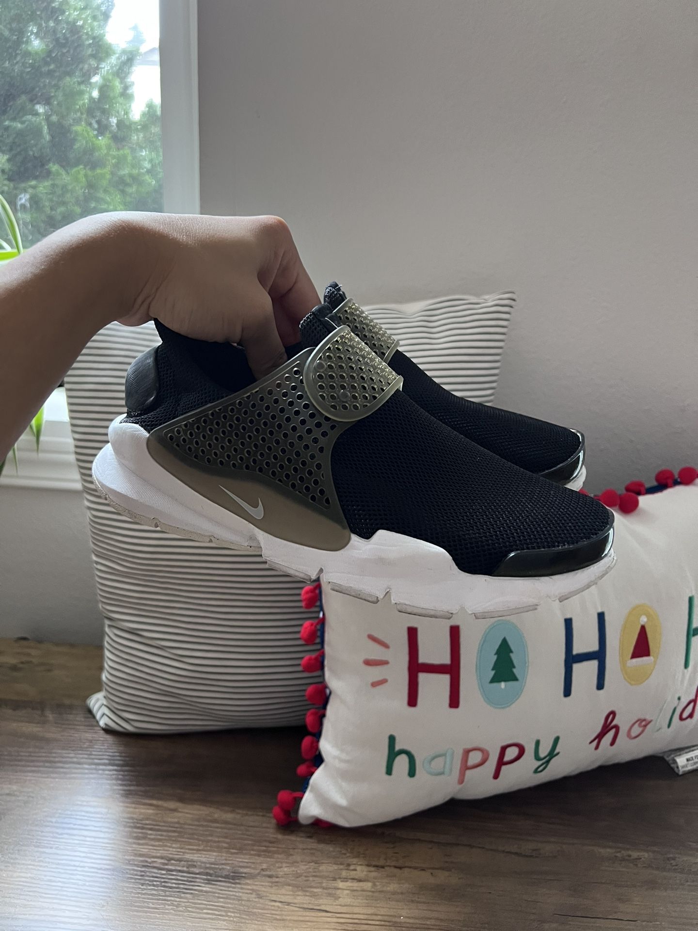 Women’s Nike Sock Dart size 7