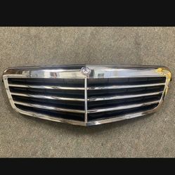 OEM 2008-11 Mercedes E Class Front Grill W/ Emblem 