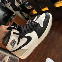 Air Jordan Retro 1 Bleached Coral 