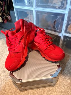 Nike Air Huarache Triple Red Sneakers