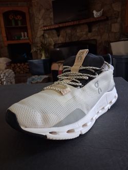 (Size-8.5) Men's, Great Condition, ON CLOUD MEN'S CLOUDNOVA RUNNING SHOES LIGHT GRAY/WHITE/BLACK