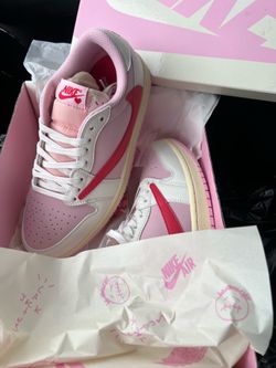 Travis Scott pink size 8 1/2