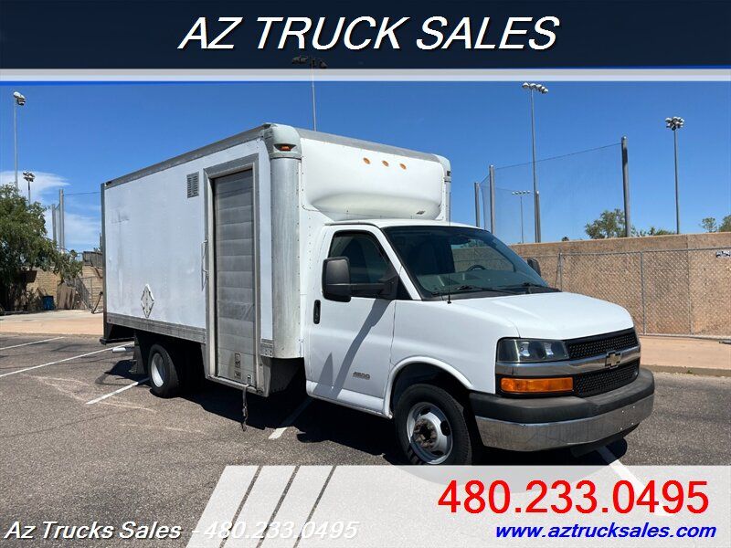 2015 CHEVROLET Express 4500, 16' Box Truck w/Curb Door