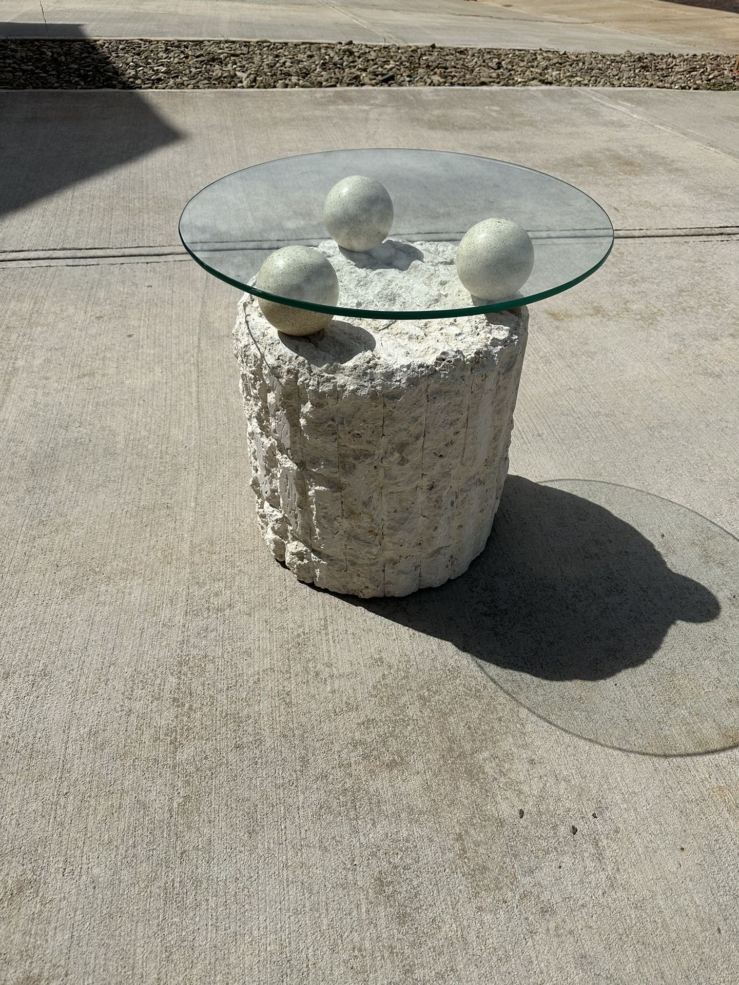 Vintage 1980s Post modern Tessellated Travertine  Natural Mactan Stone Pedestal Accent Table 