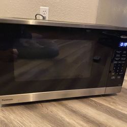 Panasonic 1.3 cu. ft. Inverter Microwave, 1200W - NN-SC67NS