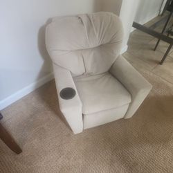 Kids Recliner Lounge Chair! Super Cute! 23" x 20"