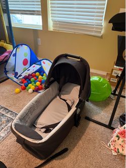 Nuna bassinet