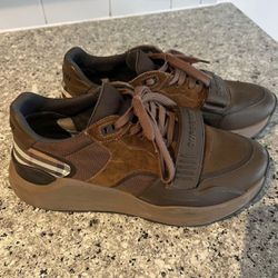 Burberry Size 11”