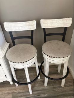 Dual Barstool set