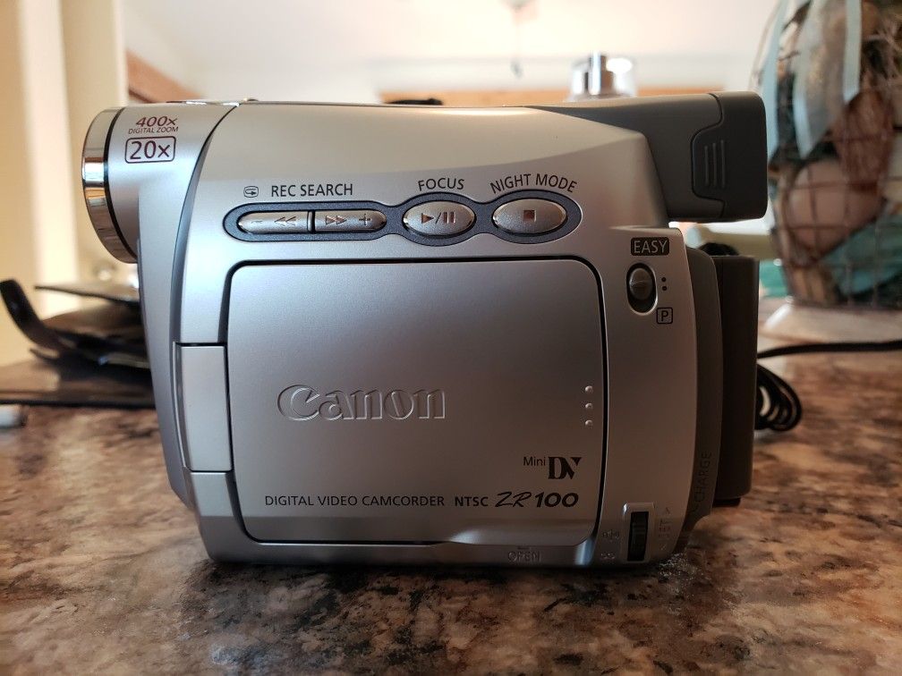 Cannon digital video camcorder zr100 *Need gone ASAP *