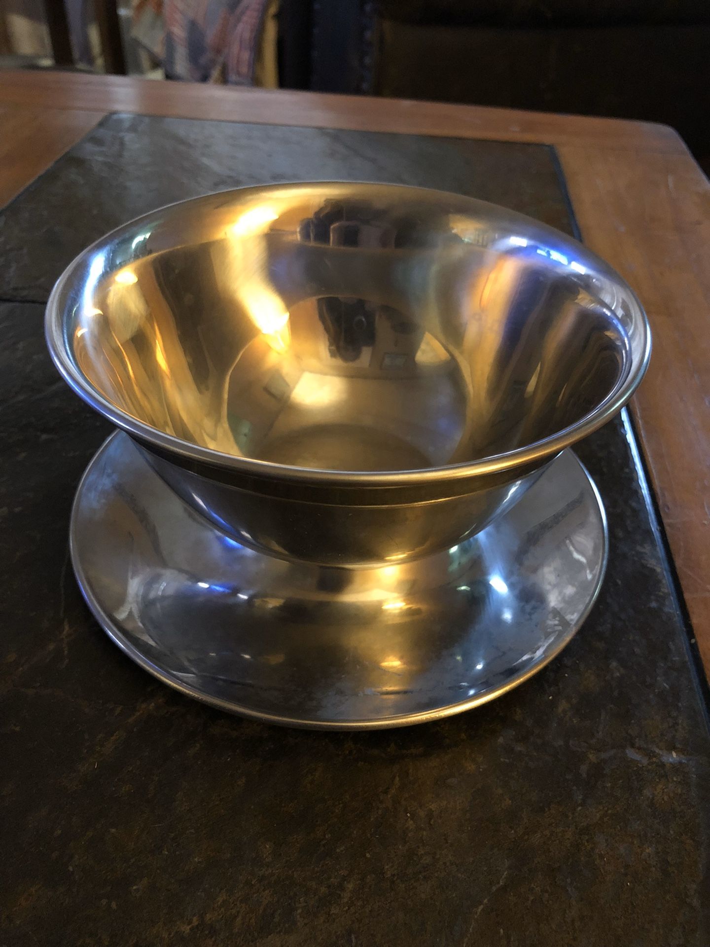 Two great stainless steel serving dishes, the bowl is Oneida SET FOR $8