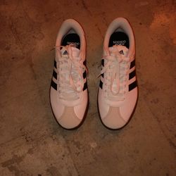 Womens Adidas Tennis Shoe