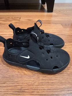 Nike boys black sandals size 13C