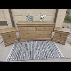 Dresser And Nightstands 