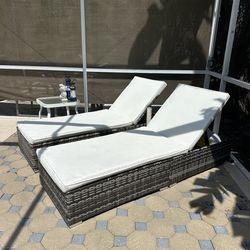 Chakka Outdoor Wicker Chaise Lounge , Cushion Included