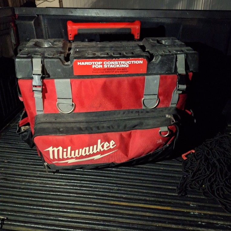 Milwaukee
24 in. Hardtop Rolling Tool Bag