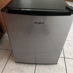 Whirlpool Mini fridge 