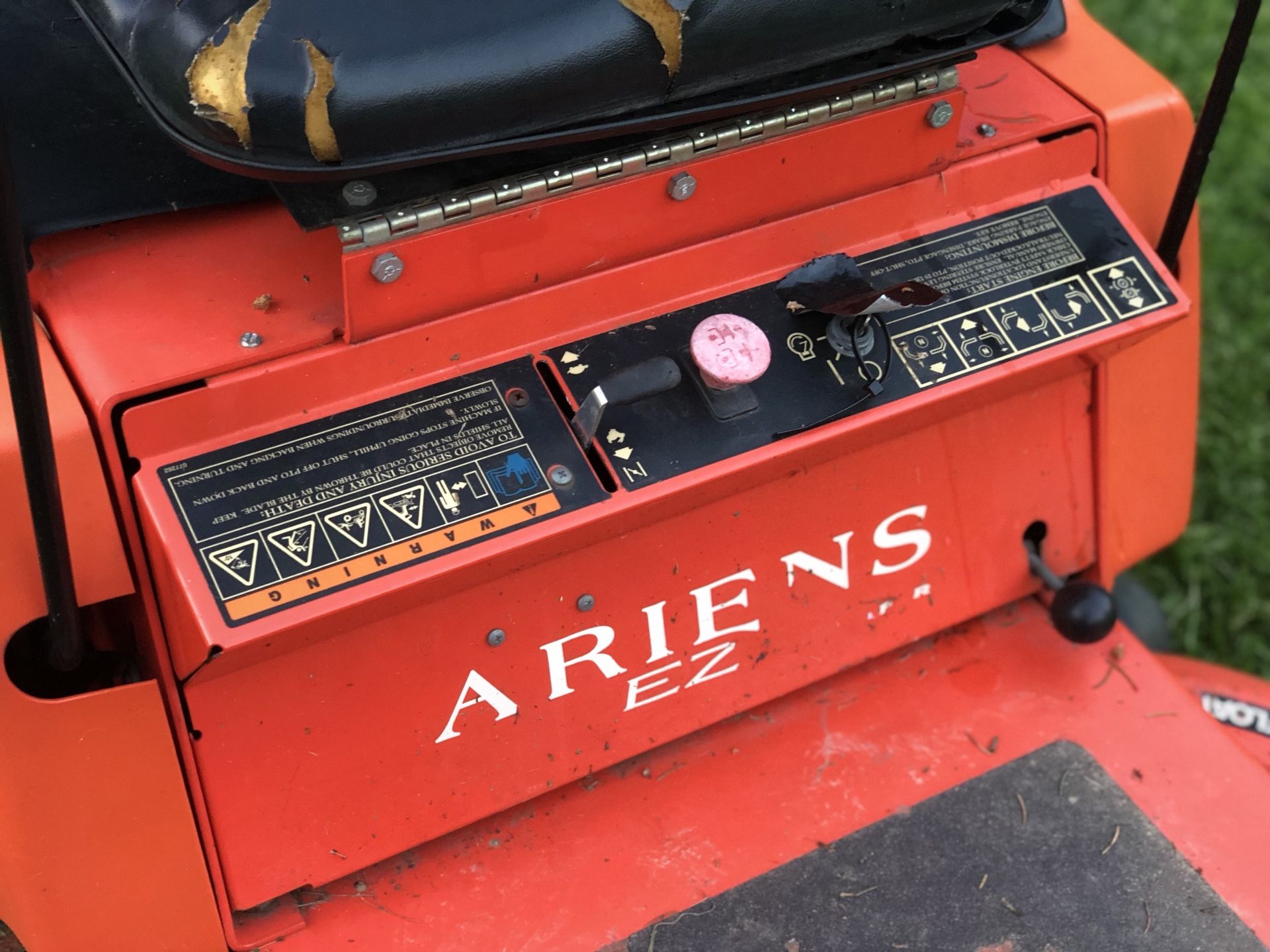 Zero turn ( Ariens ezr 1440 ) 40” cut 1200 cash for Sale in Allentown