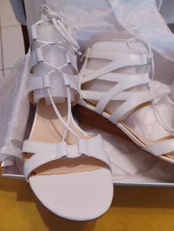 Sandals Nine West White  9.5,  please Read Description Below 