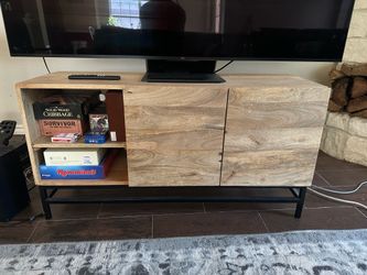 Entertainment center