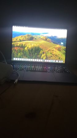 Apple MacBook Air 13-inch 2019 - Intel Core i5, 8GB RAM, 250GB SSD with charger