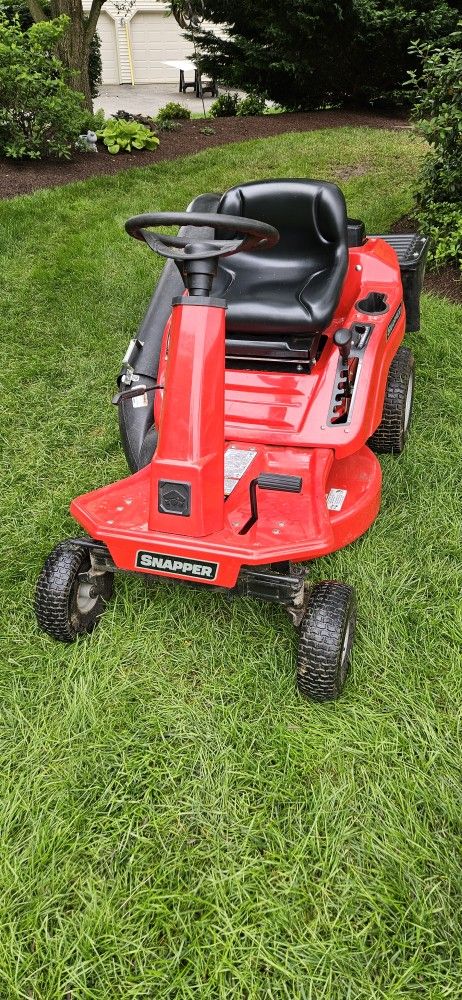 Snapper Riding Mower With Bagger