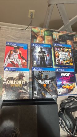 PS4 2 controllers 6 games and a head set