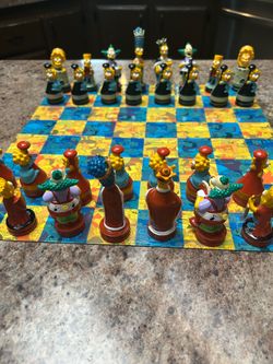 SIMPSONS CHESS SET