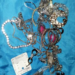 (ASSORTED COSTUME JEWELRY)(SHOOT ME AN OFFER)(OBO)