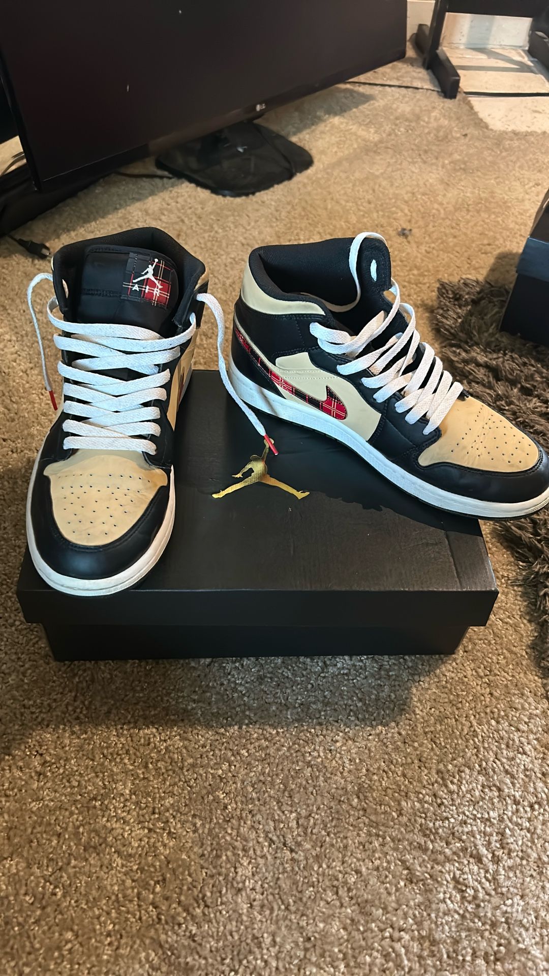 Air Jordan 1 Mid Tartan Swoosh 10.5