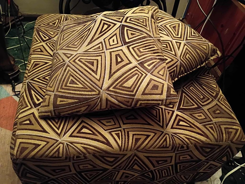 Large Ottoman With Pillows