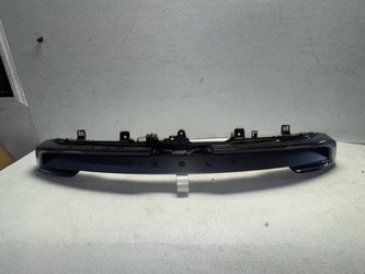 2025 2026 TESLA MODEL Y  CENTERED TAIL LIGHT OEM
