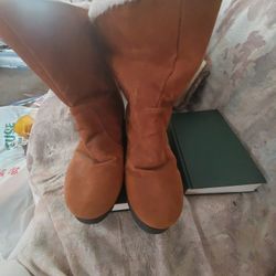 Warm, Comfortable Casual Boots SZ 40 Women's 