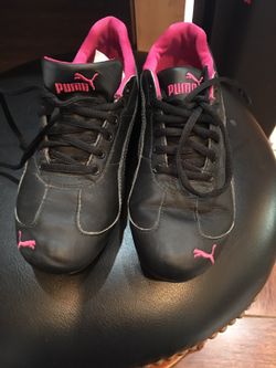 Ladies Pumas size 6.5