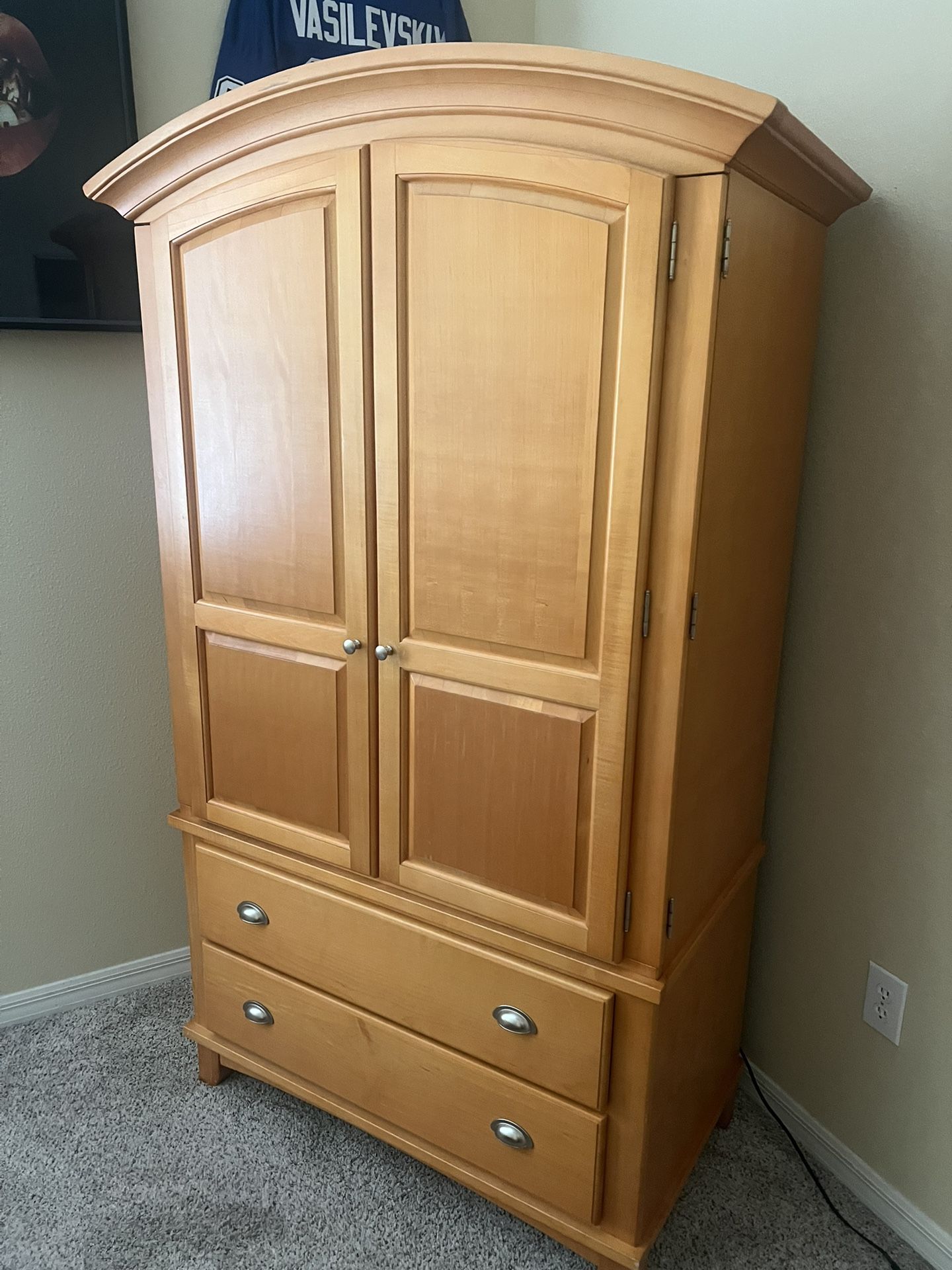 Large Armoire Excellent Condition