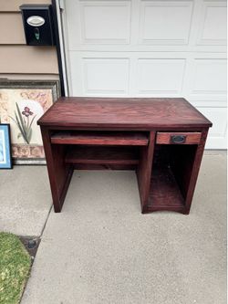 Computer desk