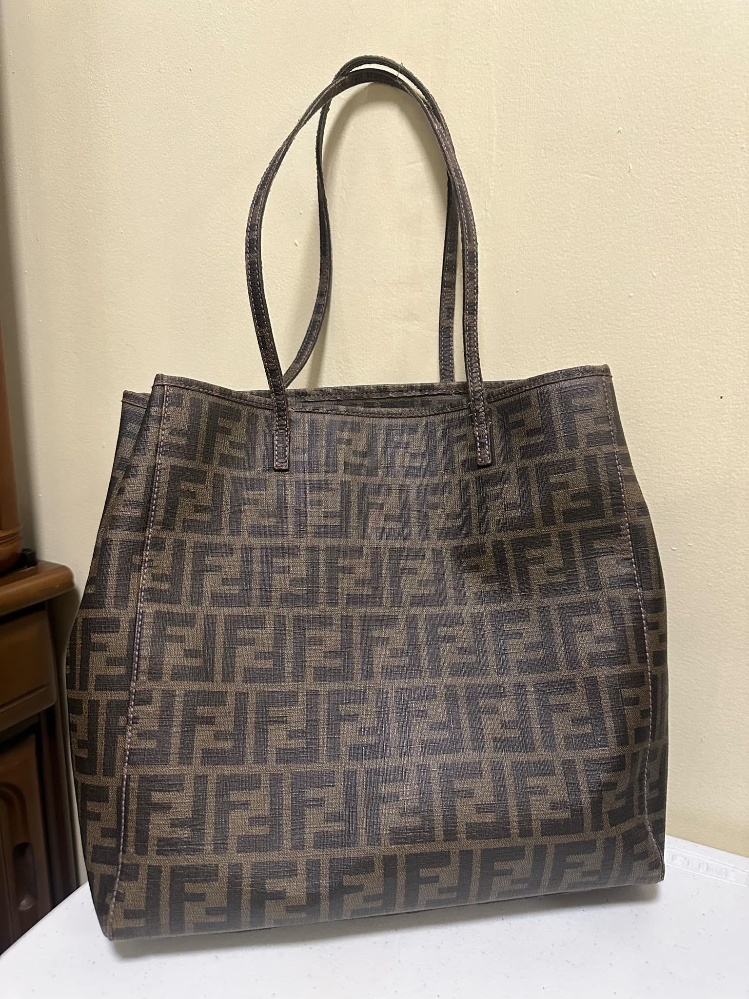 Fendi Zucca shoulder bag good condition no Scratches, Inside clean. ■ Serial Code No. No code notation as this is a vintage model. ■ Appearance /