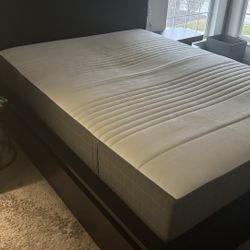 Queen Black Bed / Black Drawer 