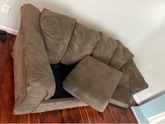 Free pull out bed and couch soiled couch