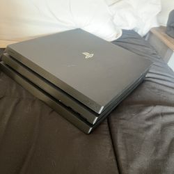 Ps4 Pro + 6 Games + 3 Controllers (See Description)