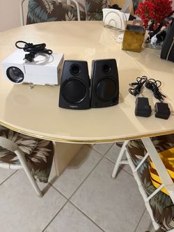 Projector + speakers