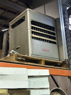 Reznor Natural Gas Overhead Furnace