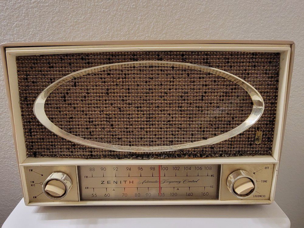 Vintage 1960s Zenith Tube Radio Works Great 