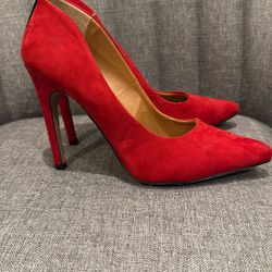 Red Pumps 